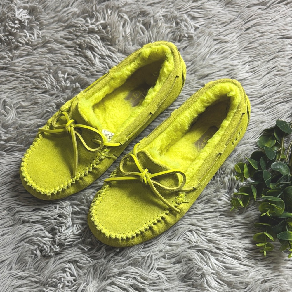 UGG chartreuse miracle  Moccasins size 6